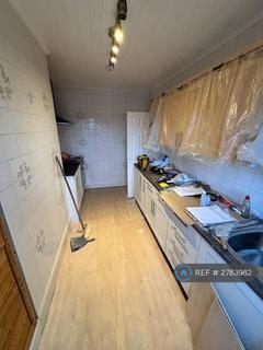 2 bedroom flat to rent, Nork Way, Banstead, SM7