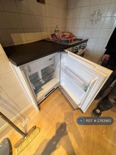 2 bedroom flat to rent, Nork Way, Banstead, SM7