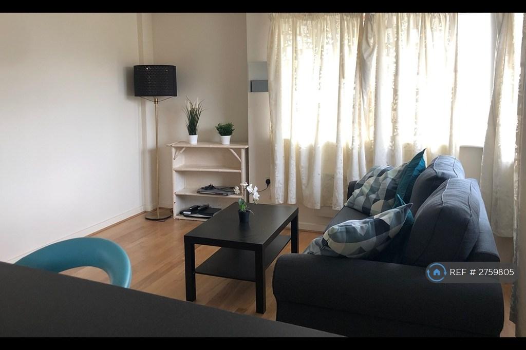 Living Room - Photo 2