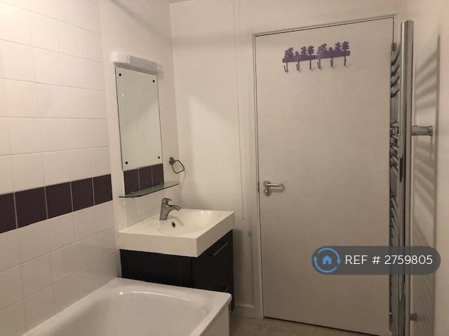 Bathroom - Photo 2