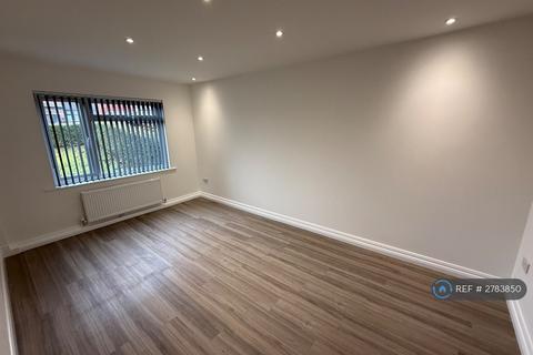 3 bedroom semi-detached house to rent, Cranbourne Road, Ashton-Under-Lyne, OL7
