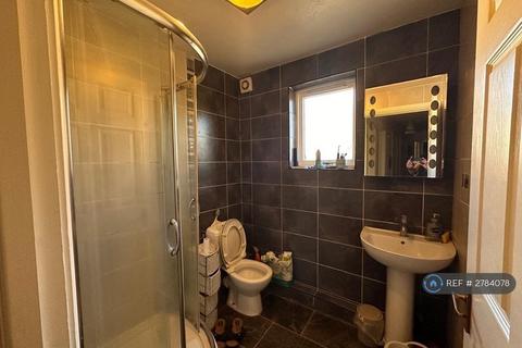 2 bedroom flat to rent, Morrison Circus, Edinburgh, EH3