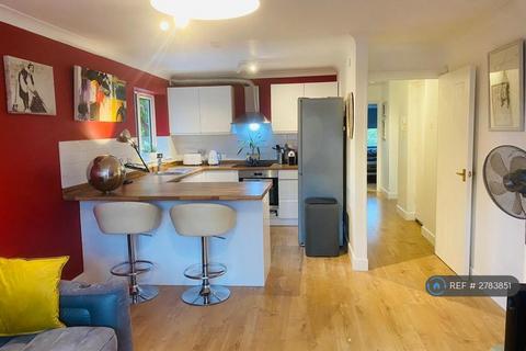 2 bedroom flat to rent, Varsity Drive, Twickenham, TW1