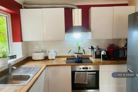 2 bedroom flat to rent, Varsity Drive, Twickenham, TW1