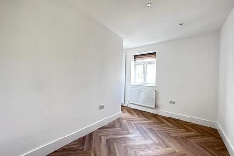2 bedroom flat to rent, Uxbridge UB8