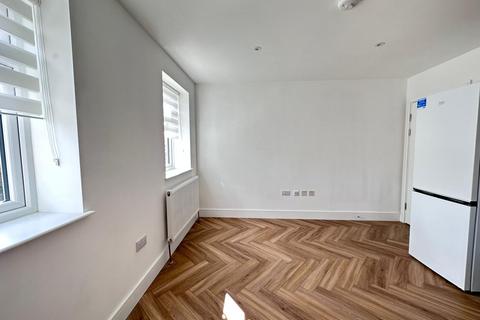 2 bedroom flat to rent, Uxbridge UB8