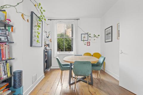 2 bedroom terraced house to rent, Wellington Row, Shoreditch, London