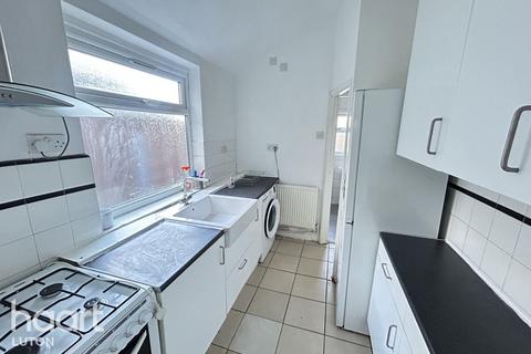 2 bedroom terraced house to rent, Dallow Road, Luton