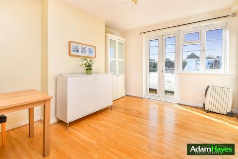 2 bedroom apartment for sale, Beech Lawns, London N12