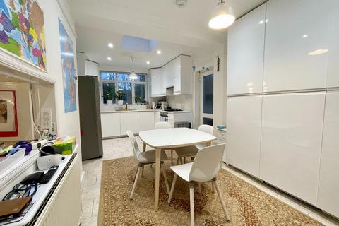 4 bedroom semi-detached house to rent, West Finchley N3