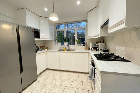 4 bedroom semi-detached house to rent, West Finchley N3