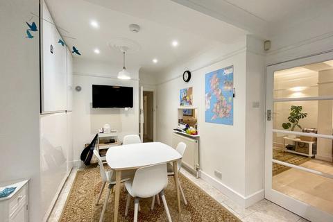 4 bedroom semi-detached house to rent, West Finchley N3