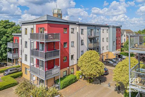 2 bedroom apartment for sale, Shingly Place, London, E4