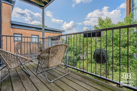 2 bedroom apartment for sale, Shingly Place, London, E4