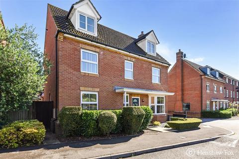 4 bedroom detached house for sale, Harris Way, North Baddesley, Hampshire