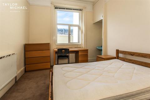1 bedroom in a house share to rent, Bedford Square, Brighton