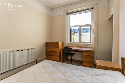 1 bedroom in a house share to rent, Bedford Square, Brighton