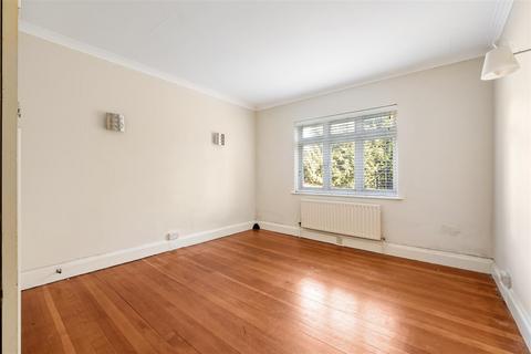 undefined, Grove Avenue, Sutton
