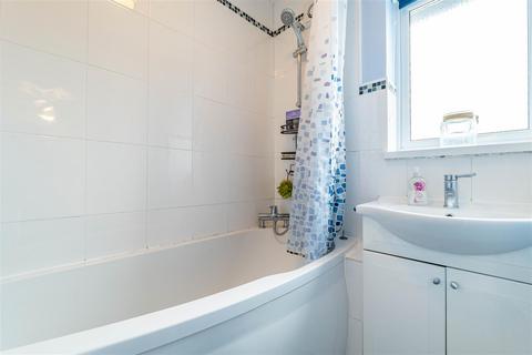 3 bedroom end of terrace house for sale, Cuerden Avenue, Leyland