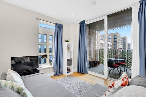 1 bedroom flat for sale, Greyhound Parade, London