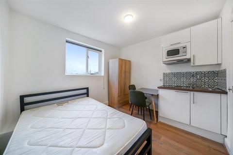 Studio to rent, St. Petersburgh Place, W2