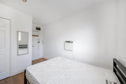 Studio to rent, St. Petersburgh Place, W2