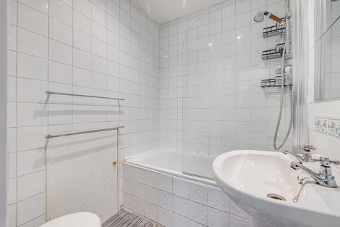 1 bedroom flat for sale, Fulham Palace Road, Bishops Park, London
