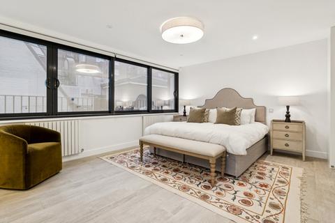 undefined, Queens Mews, London