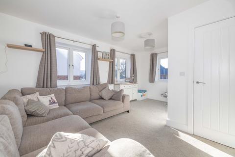 2 bedroom end of terrace house for sale, Greyhound Gardens, Aylesham, Canterbury, Kent, CT3