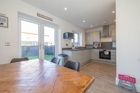 2 bedroom end of terrace house for sale, Greyhound Gardens, Aylesham, Canterbury, Kent, CT3