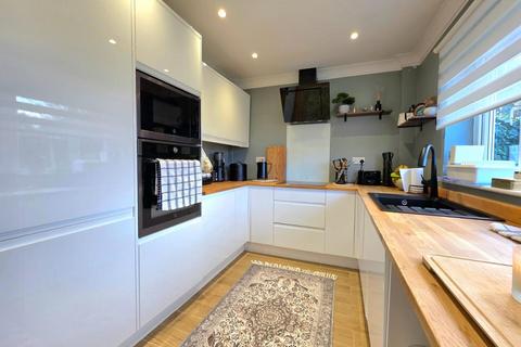 3 bedroom semi-detached house to rent, Neville Avenue, Barnsley