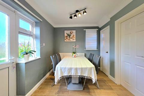 3 bedroom semi-detached house to rent, Neville Avenue, Barnsley