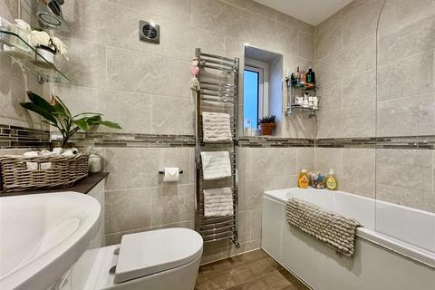 undefined, Highlands Avenue, Almondbury, Huddersfield, HD5 8NA