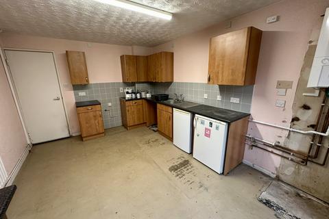 3 bedroom townhouse for sale, 40 Prince Edward Crescent, Telford, Shropshire TF3 2JU