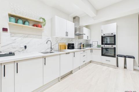 1 bedroom in a house share to rent, 37 Henry Road, Gloucester GL1