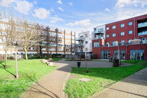 1 bedroom flat for sale, Rushton Walk, London, E3