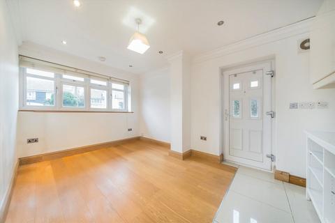 Studio to rent, Sheridan Road, Watford WD19