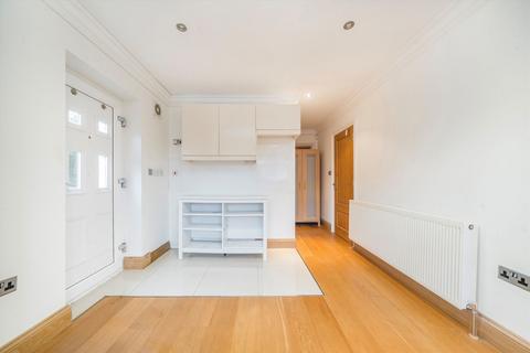 Studio to rent, Sheridan Road, Watford WD19