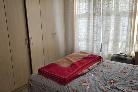 undefined, Park Avenue, Southall, UB1