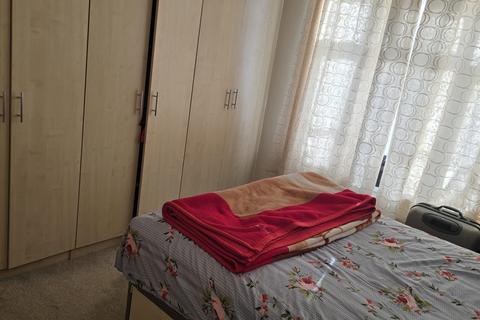 undefined, Park Avenue, Southall, UB1