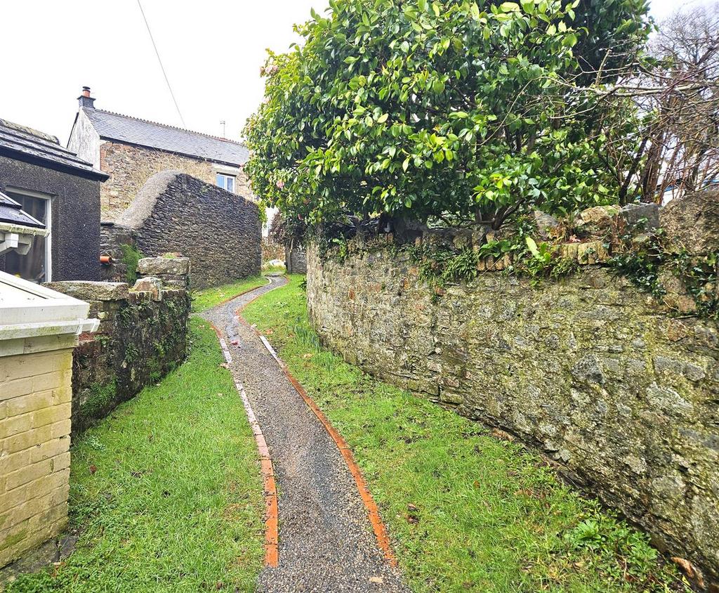 Path to Front Entrance.jpg