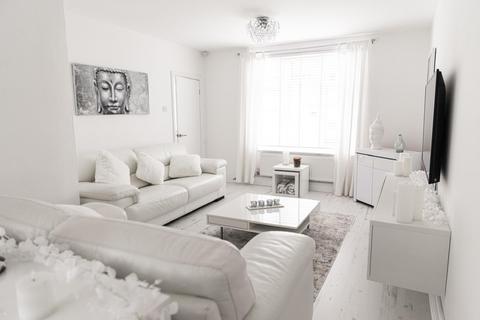 3 bedroom terraced house for sale, Constable Walk, Denton