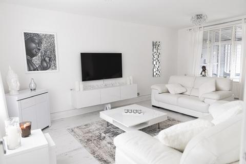 3 bedroom terraced house for sale, Constable Walk, Denton