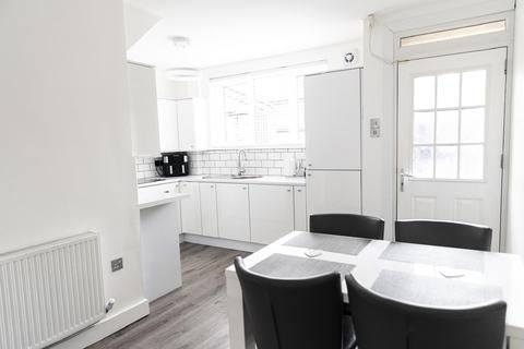 3 bedroom terraced house for sale, Constable Walk, Denton