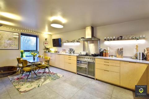 2 bedroom end of terrace house for sale, Maritime Court, Hempsted