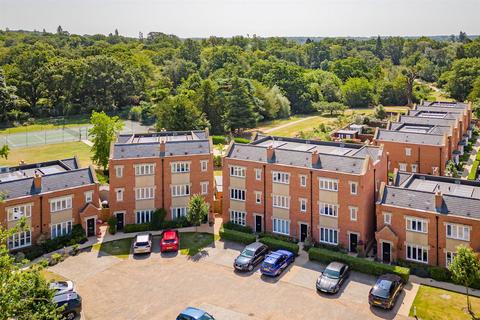 4 bedroom end of terrace house for sale, Danbury Palace Drive, Chelmsford CM3