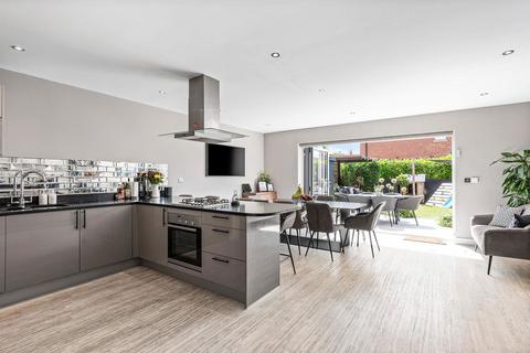 4 bedroom end of terrace house for sale, Danbury Palace Drive, Chelmsford CM3