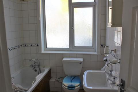 2 bedroom flat to rent, Ringwood Road, Poole BH14