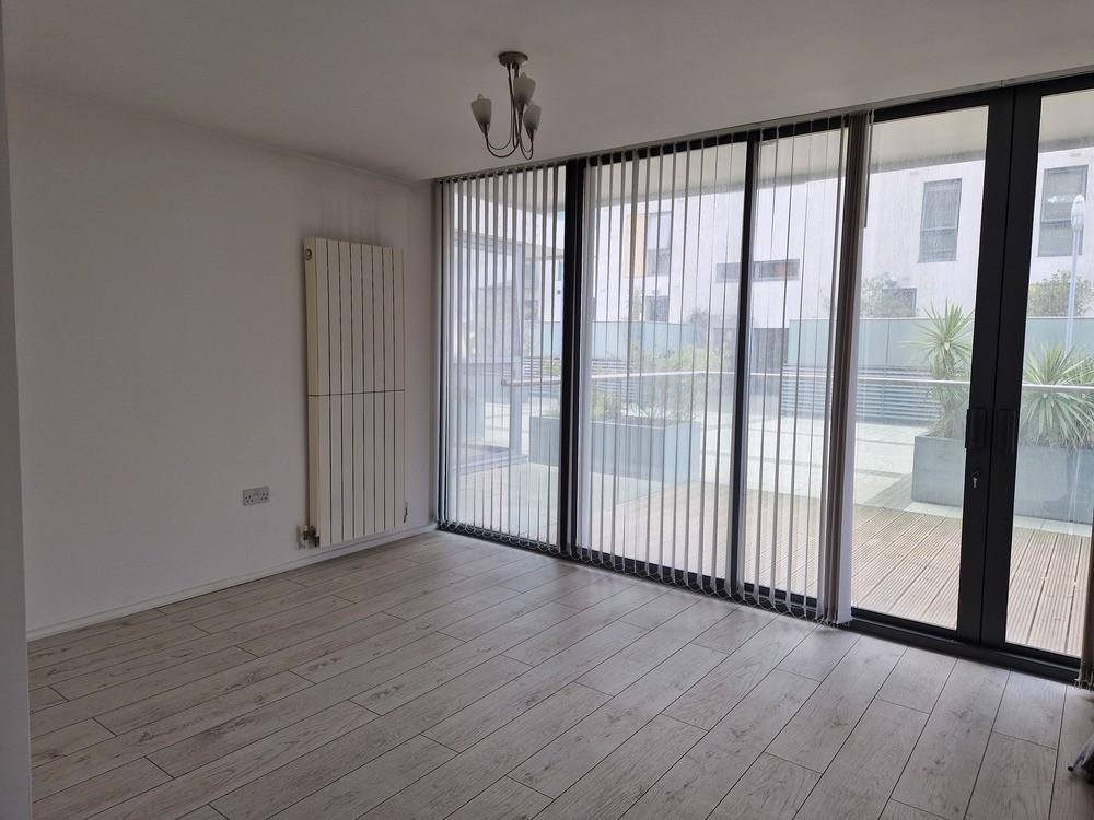 1 Bedroom Apartment with a large terrace to let i