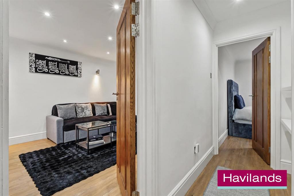 Berkeley Gardens N21 2 BD-6.jpg